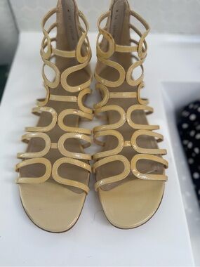 Stuart Weitzman Y2K Gladiator Patent Butter Yellow Flat Sandals Summer Size 9.5